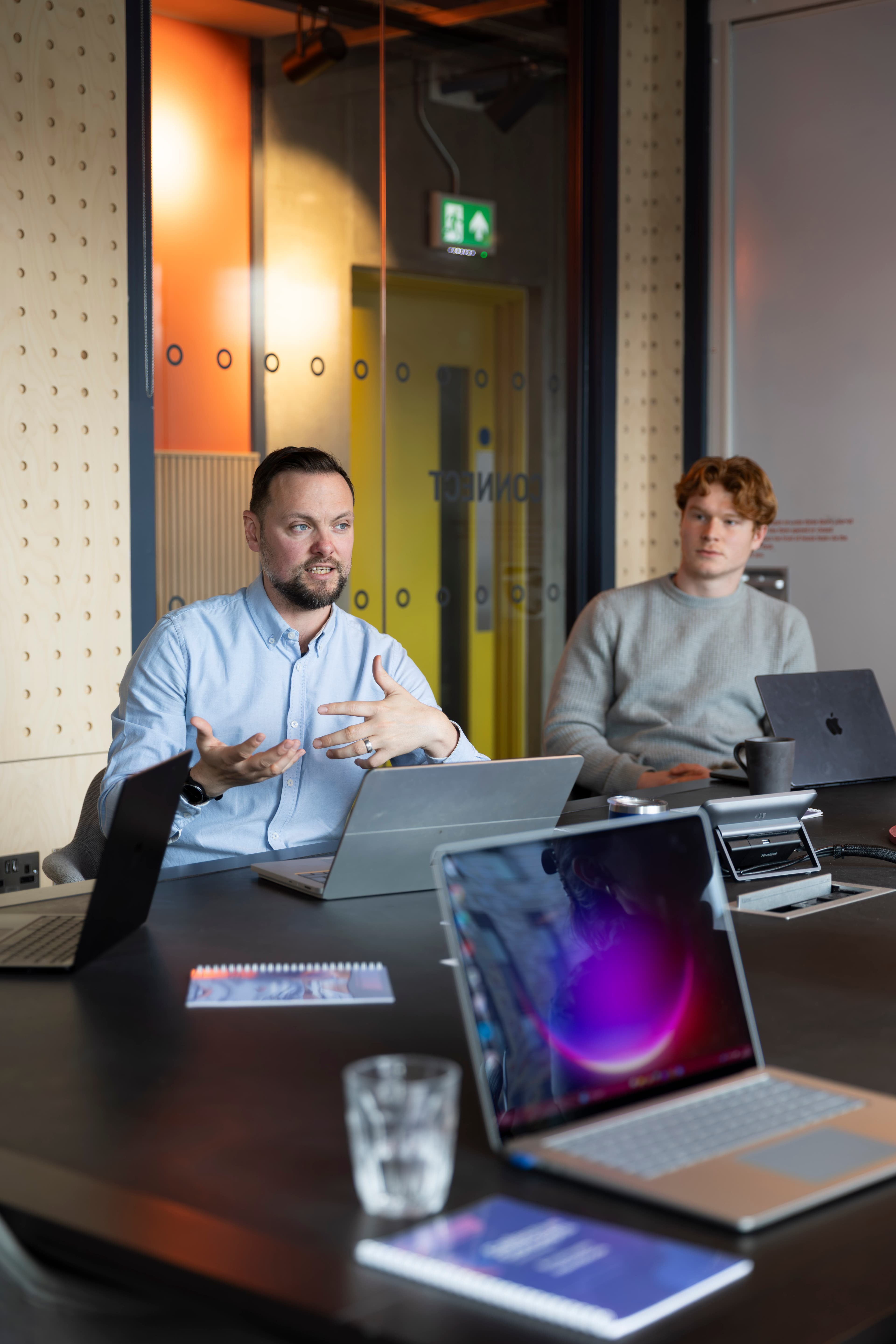 Acenteus advisers in discussion